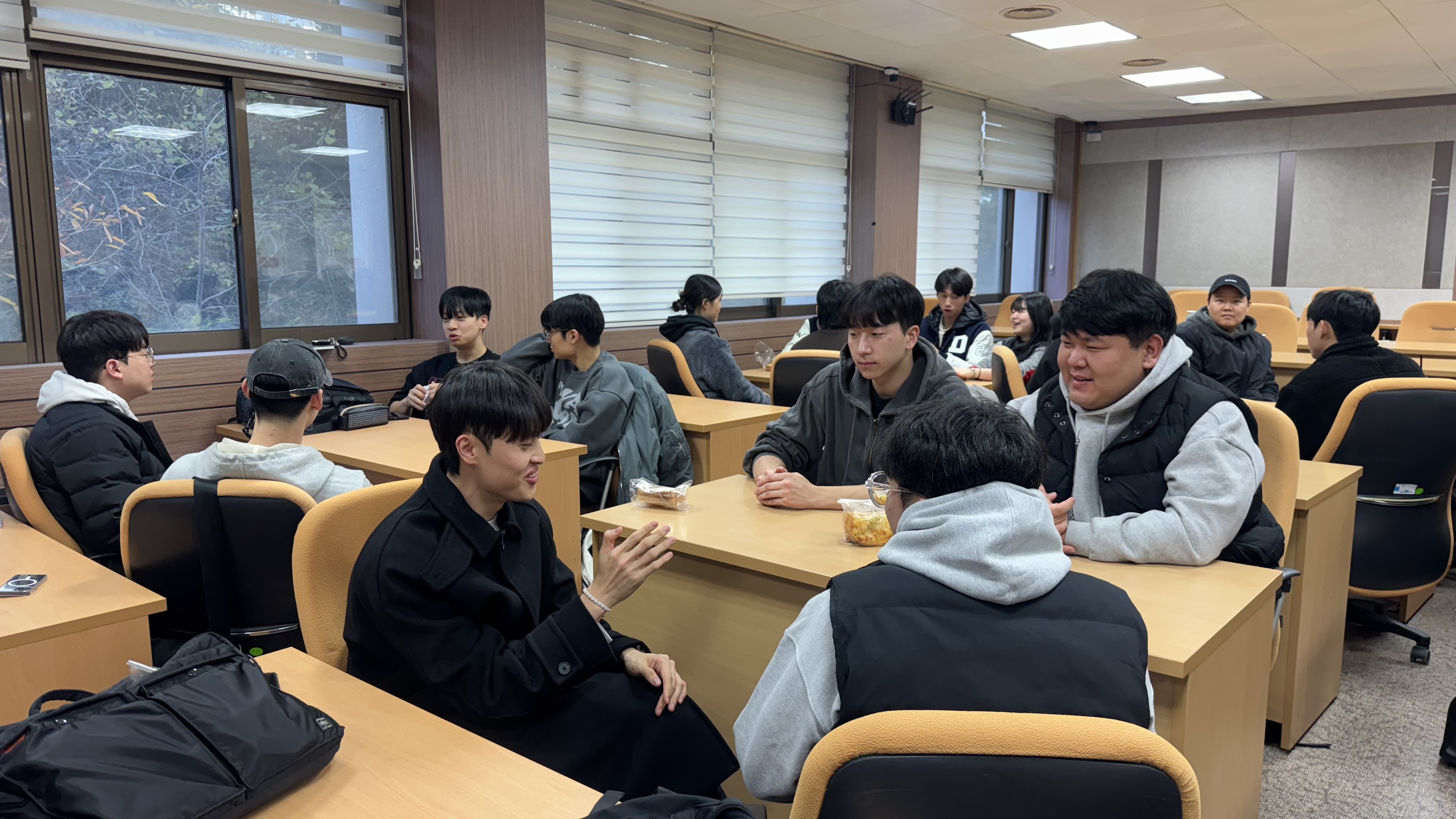 [학습지원] 2025-2학기 전공튜터링 중간간담회_3